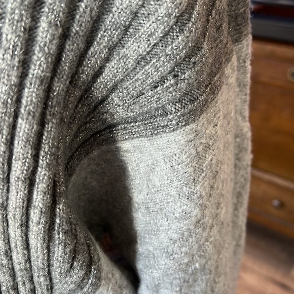 Simply Vera Wang Sweather - Picture 3 of 5